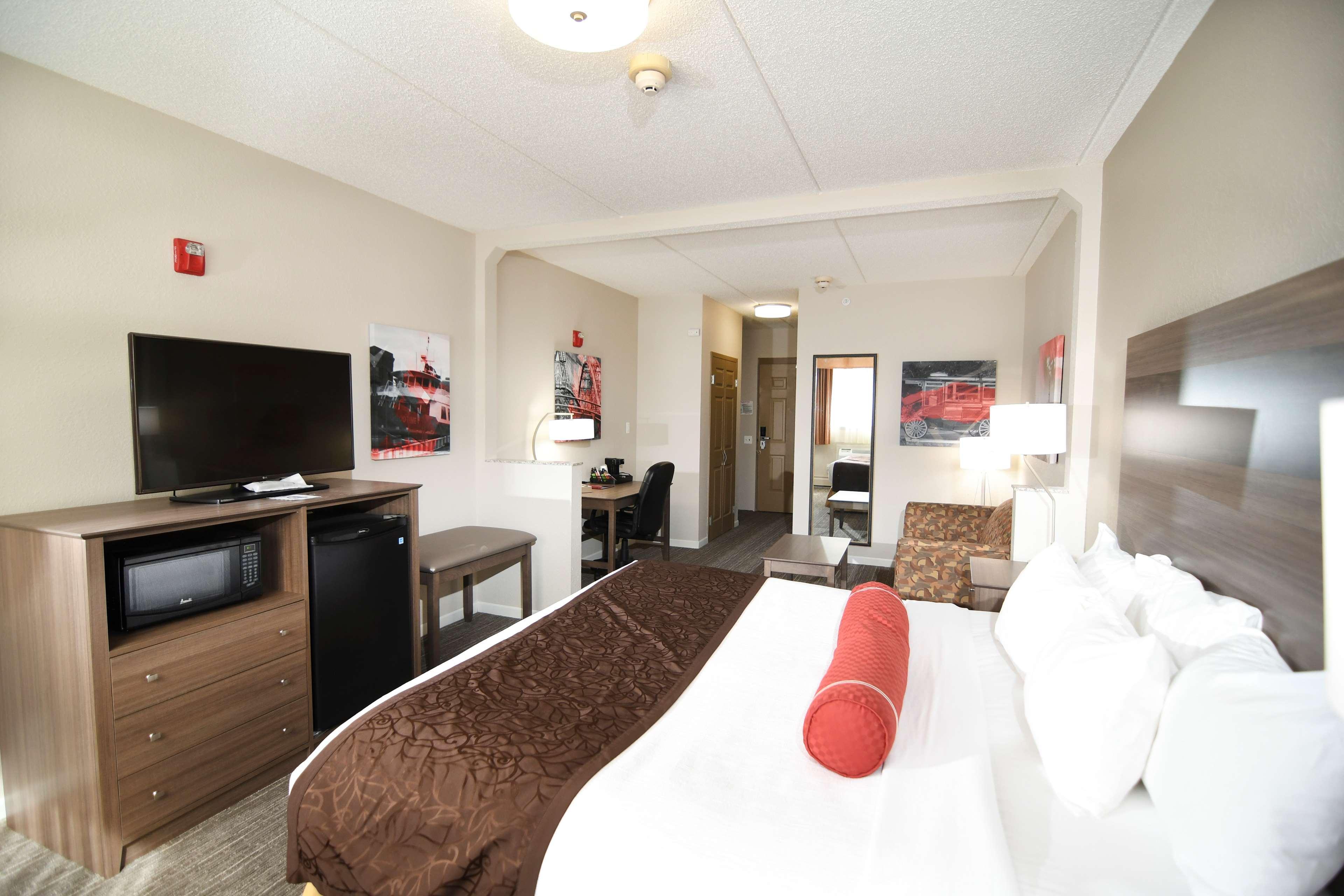 Best Western Plus Sandusky Hotel & Suites Exterior photo