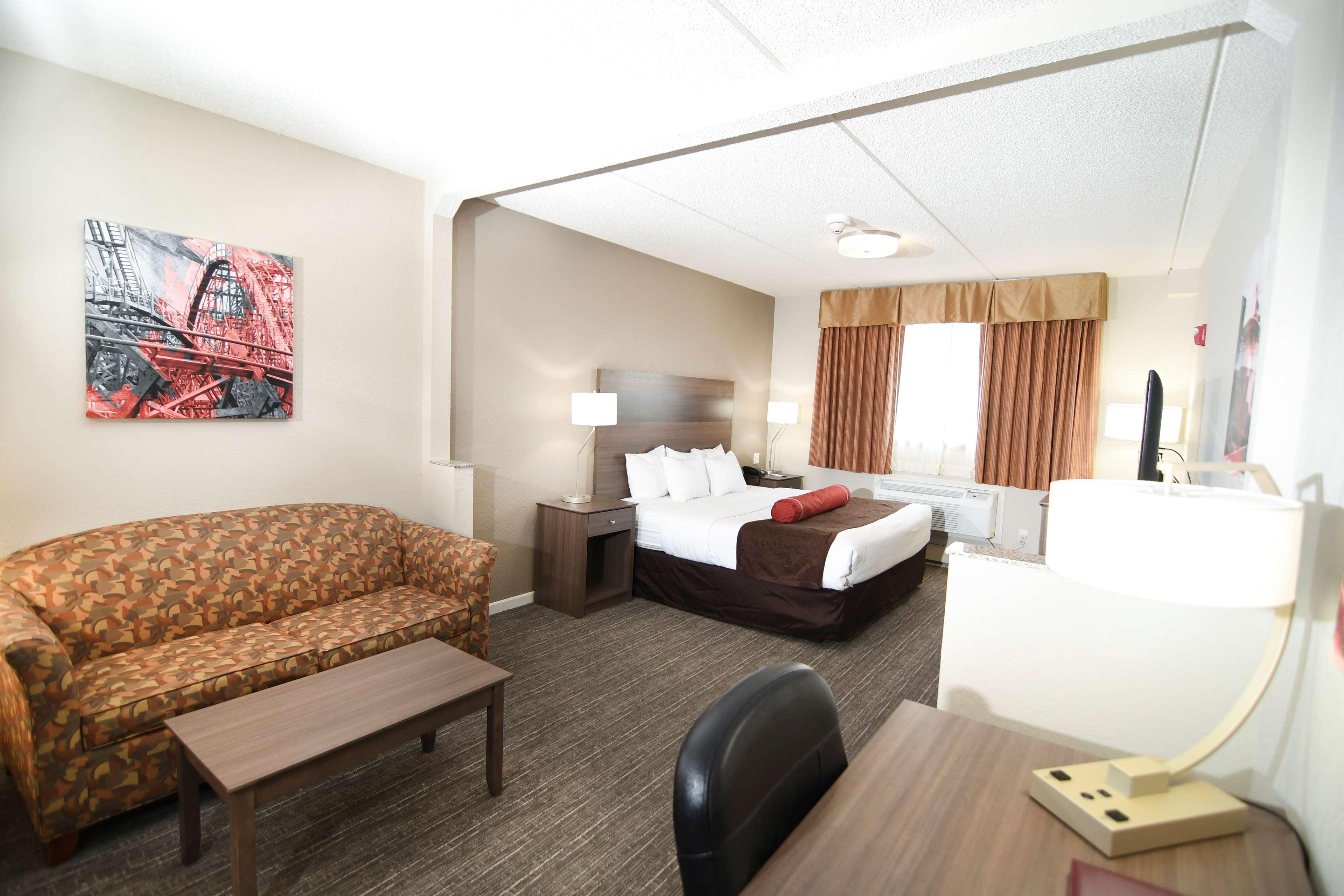 Best Western Plus Sandusky Hotel & Suites Exterior photo