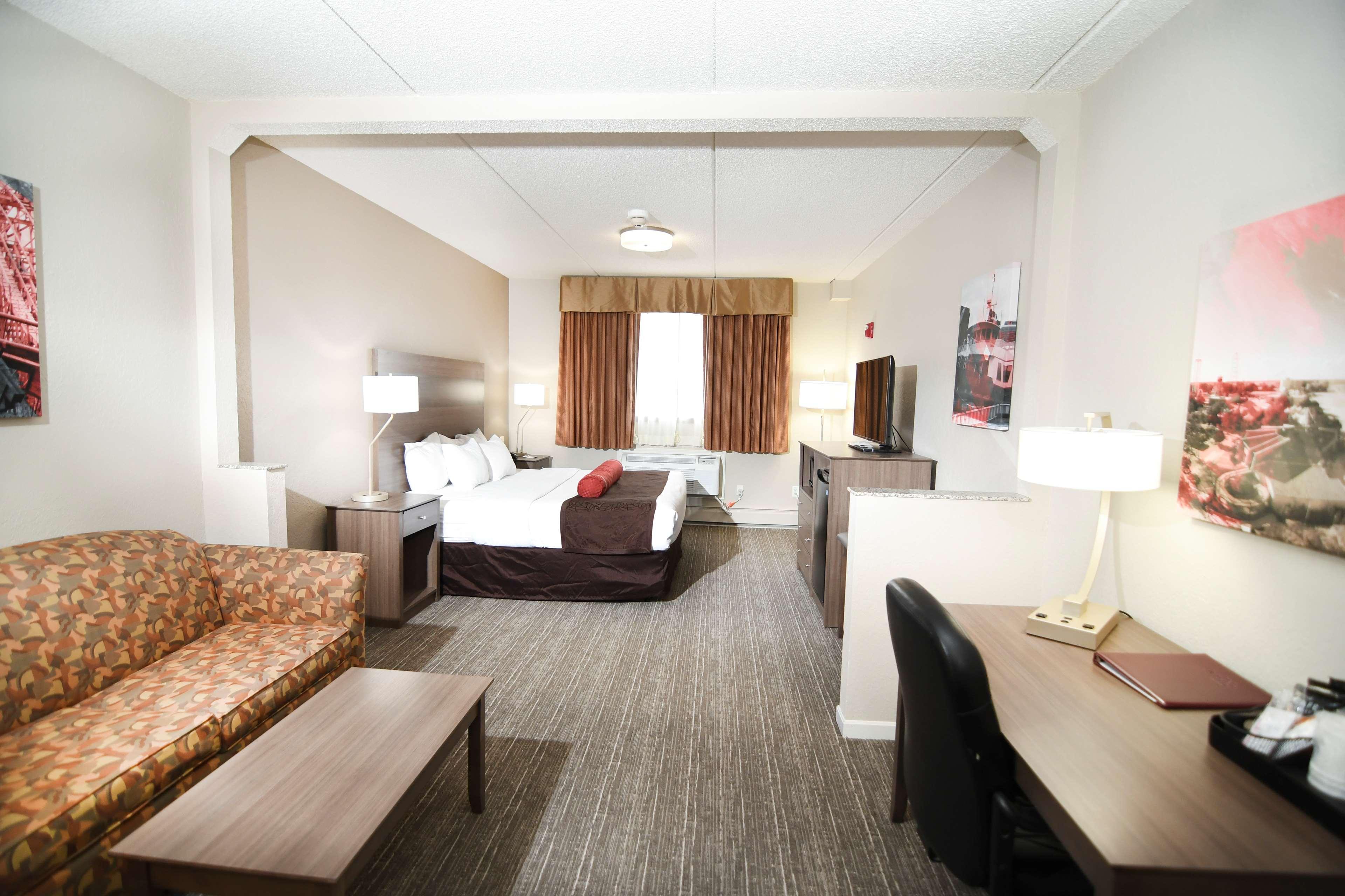 Best Western Plus Sandusky Hotel & Suites Exterior photo