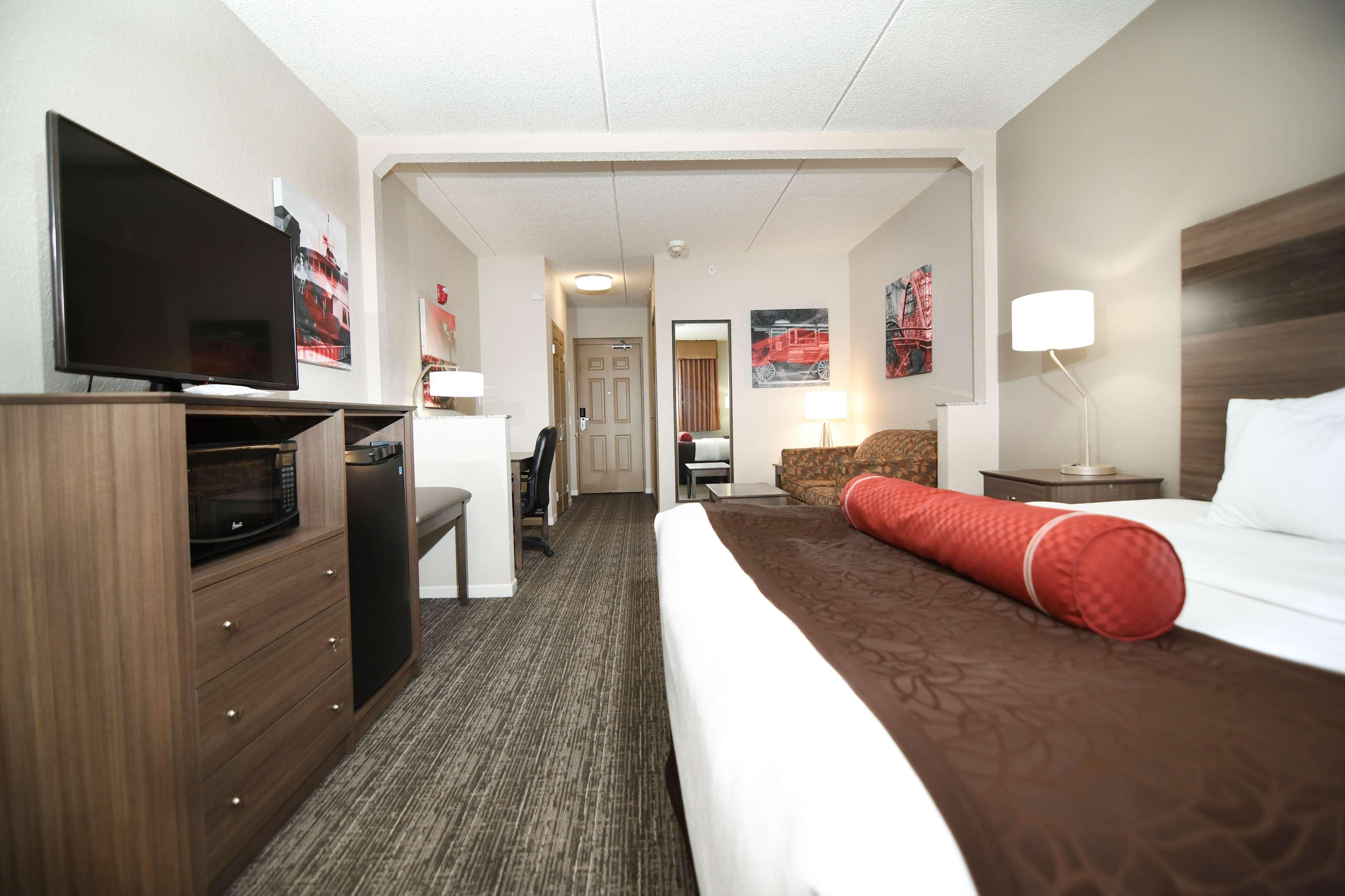Best Western Plus Sandusky Hotel & Suites Exterior photo