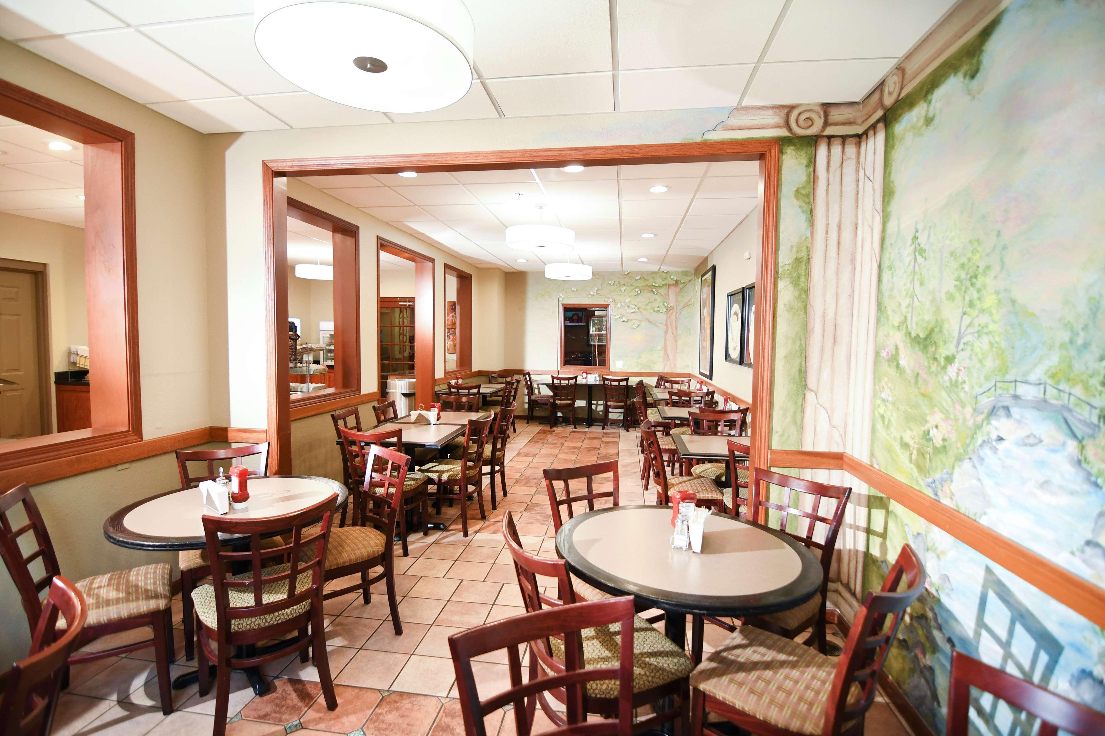 Best Western Plus Sandusky Hotel & Suites Exterior photo