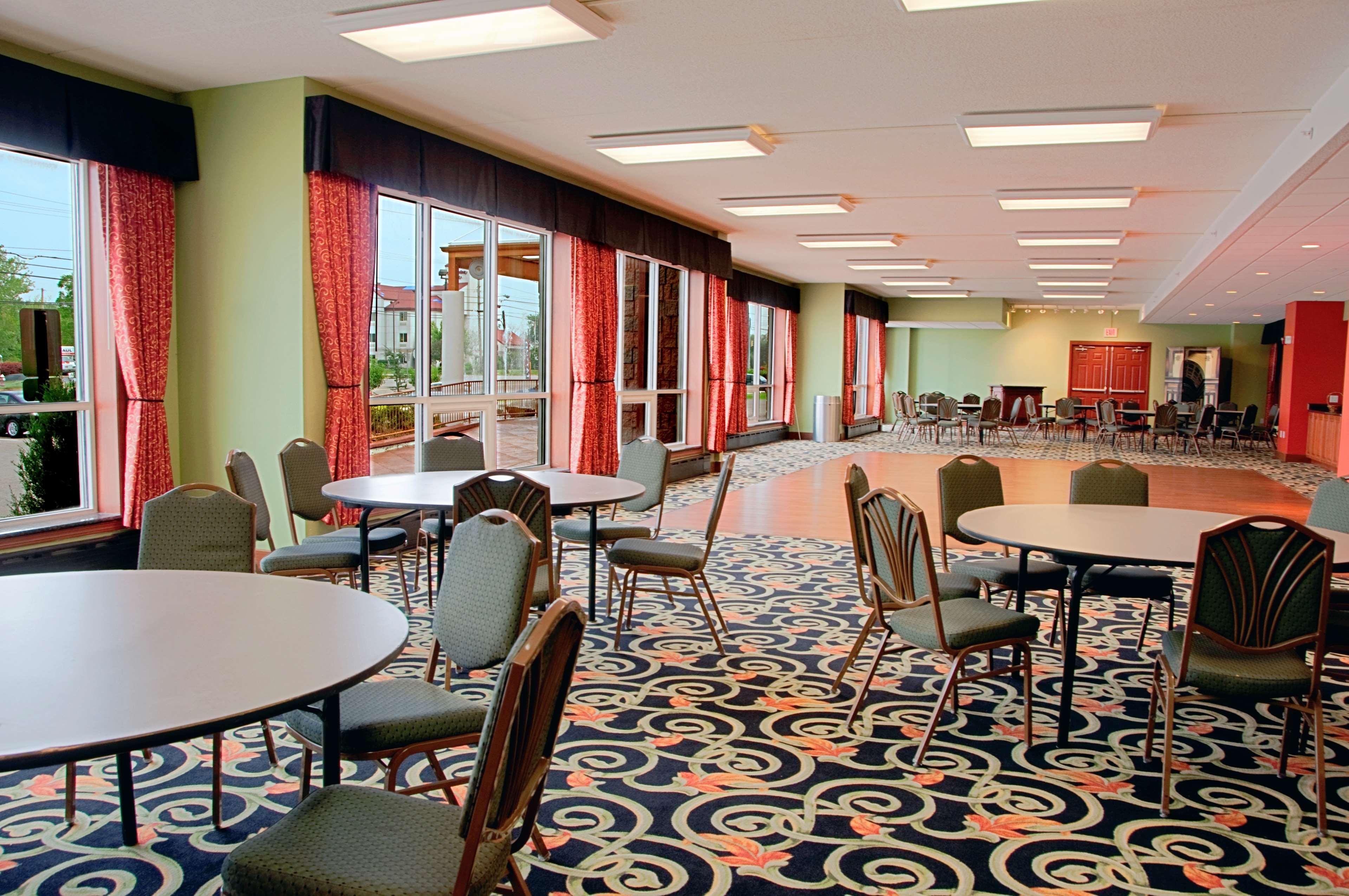 Best Western Plus Sandusky Hotel & Suites Exterior photo