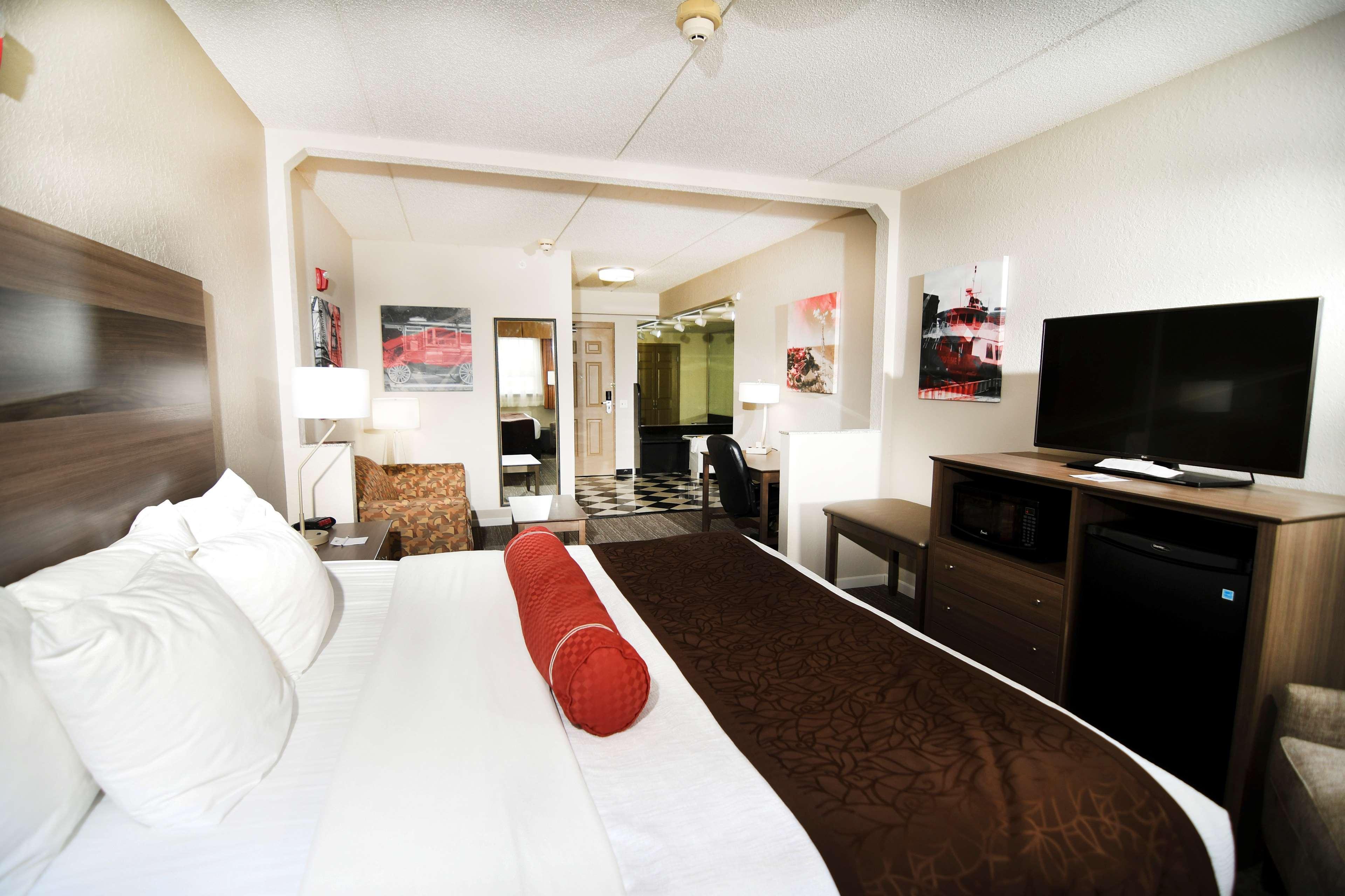 Best Western Plus Sandusky Hotel & Suites Exterior photo